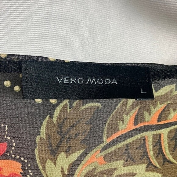 Vero Moda Sheer V-Neck Bohemian Floral Blouse size Large - Picture 3 of 7